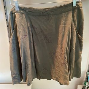 Green floral skirt, with pockets